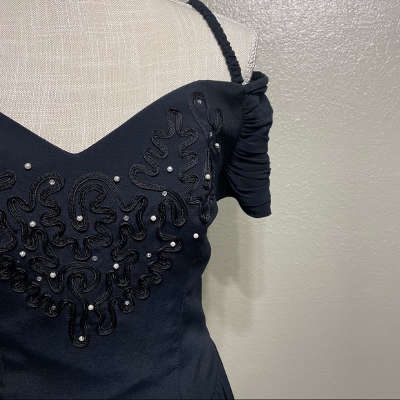 ♠️ Karin Steven’s Black off the Shoulder Vintage Dress - Picture 5 of 8